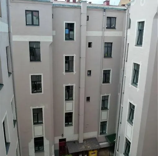 Lovely 1-bedroom Apartment *