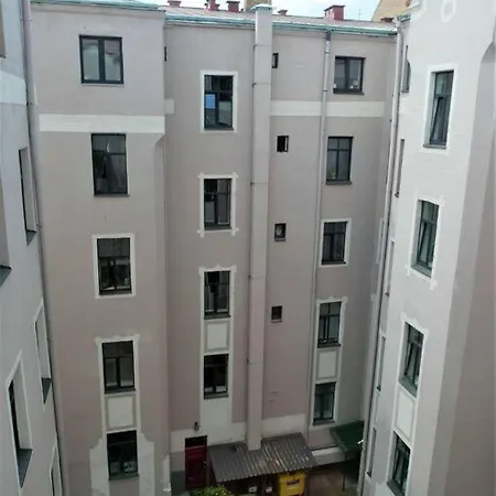 Lovely 1-bedroom Апартаменты *